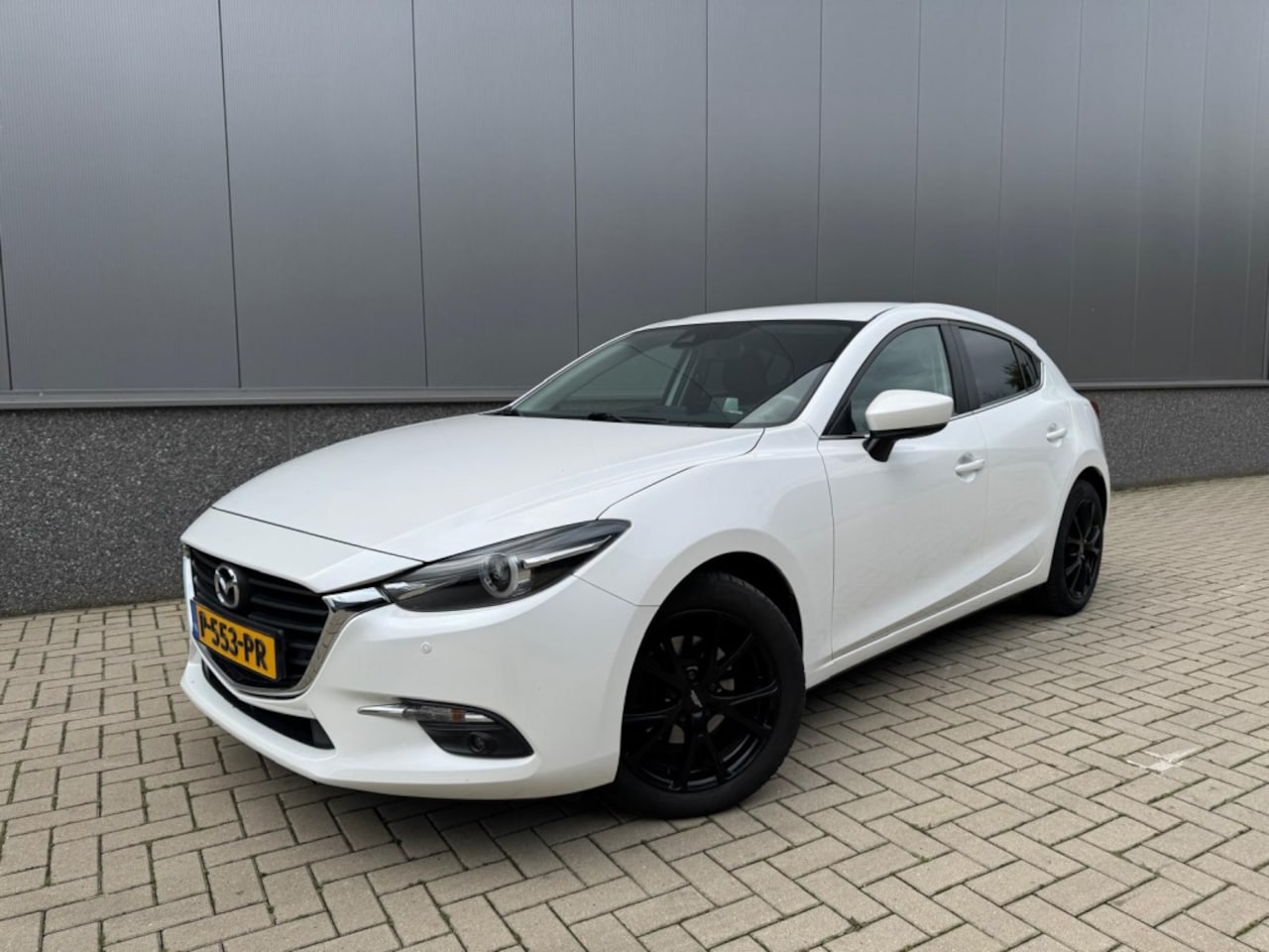 Mazda 3 - 2.0 S.A. 120 SkyL.+ - AutoWereld.nl