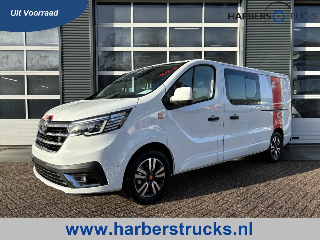 Renault Trafic - L2H1 Red Exclusive 170PK AUTOMAAT, Luxe 2 schuifdeuren, Trekhaak - AutoWereld.nl