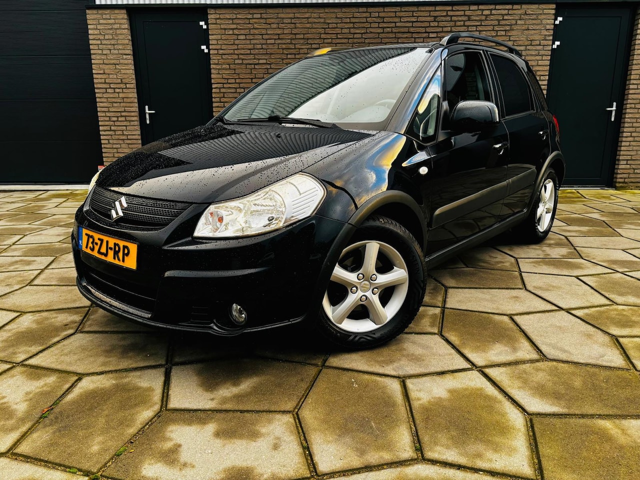 Suzuki SX4 - AIRCO|Trekhaak afnb|Privacy glas|Metallic lak| 4 x All-Season Nieuw|Parrot - AutoWereld.nl