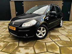 Suzuki SX4 - AIRCO|Trekhaak afnb|Privacy glas|Metallic lak| 4 x All-Season Nieuw|Parrot