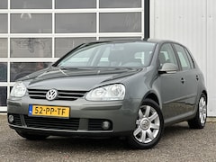 Volkswagen Golf - 1.6 FSI Sportline 116pk 6-bak | Cruise Control | Trekhaak | Lichtmetalen velgen 16 inch| R