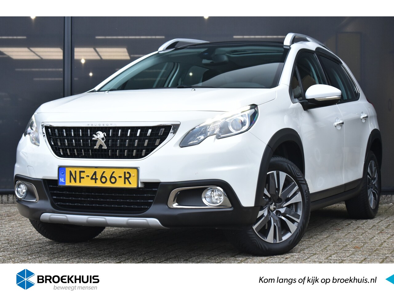 Peugeot 2008 - 1.2 PureTech Allure | Trekhaak | Panoramadak | Allseason | Navigatie | Achteruitrijcamera - AutoWereld.nl