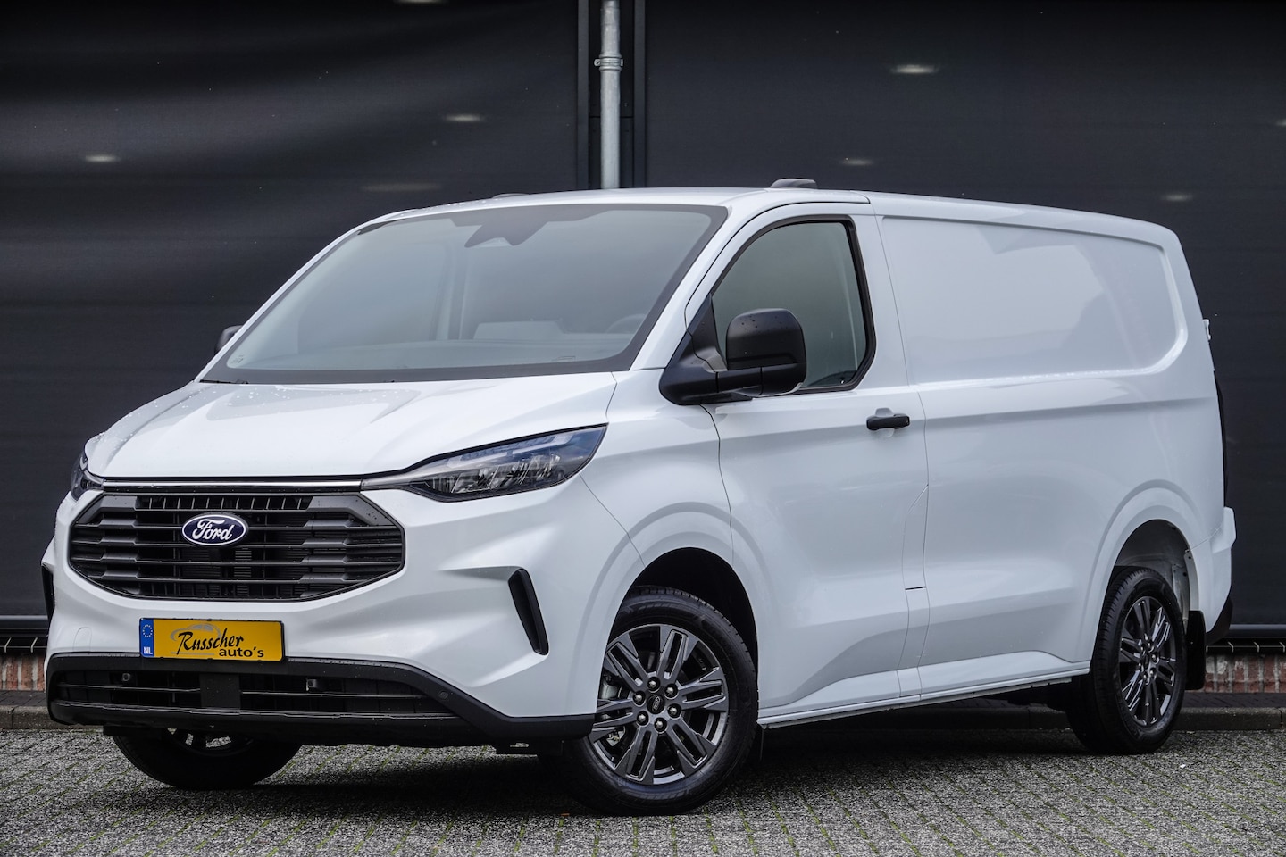 Ford Transit Custom - L1H1 2.0Tdci 136Pk | Trend 300 | 17'' | Frozen White - AutoWereld.nl