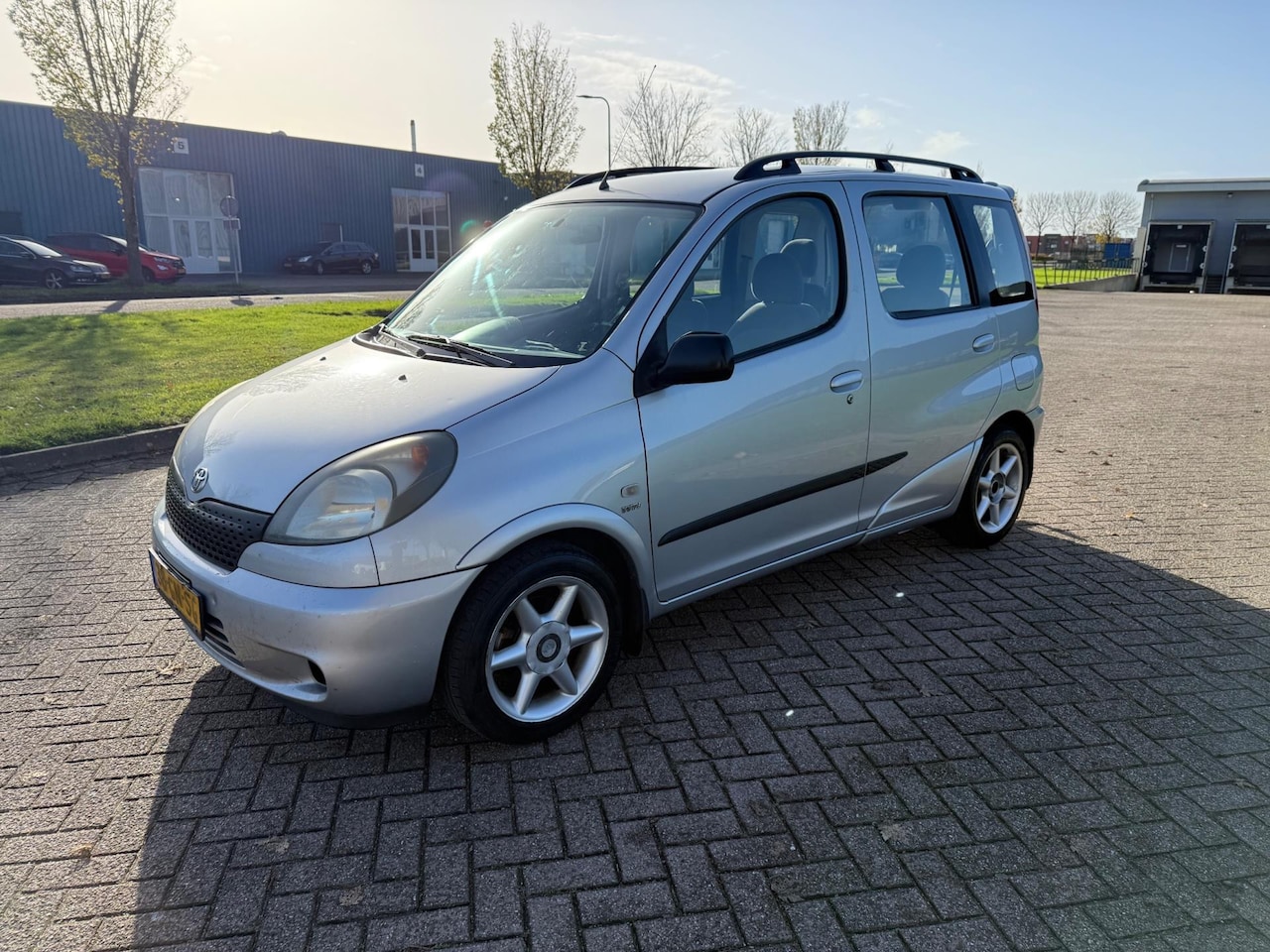 Toyota Yaris Verso - 1.5-16V VVT-i Sol 1.5-16V VVT-i Sol - AutoWereld.nl