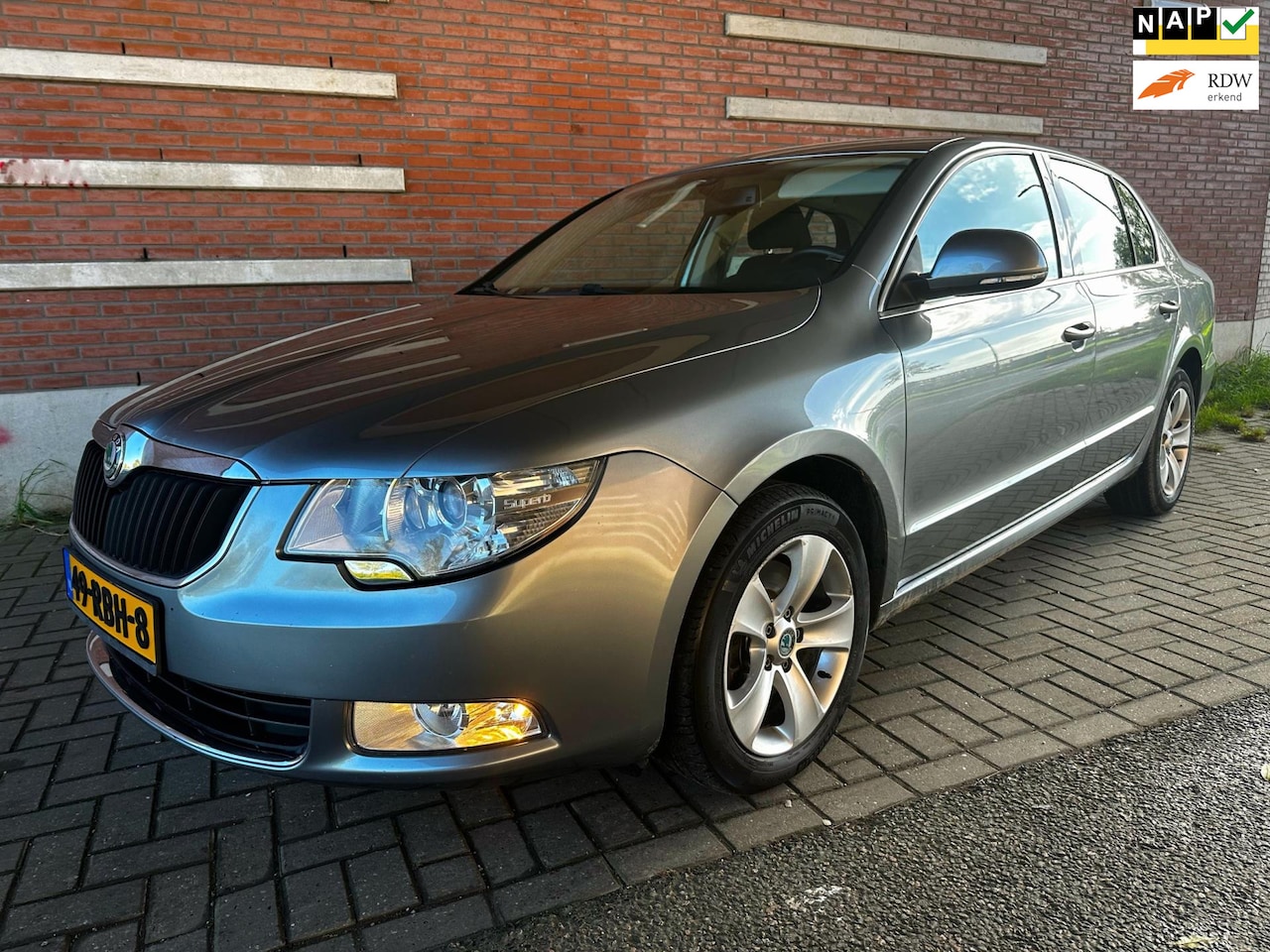 Skoda Superb - 1.8 TSI Ambition 1.8 TSI Ambition, Sedan, 1e eigenaar, trekhaak, NW APK. - AutoWereld.nl