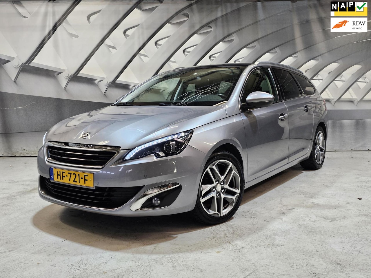 Peugeot 308 SW - 1.2 panorama camera Premium uitvoering - AutoWereld.nl