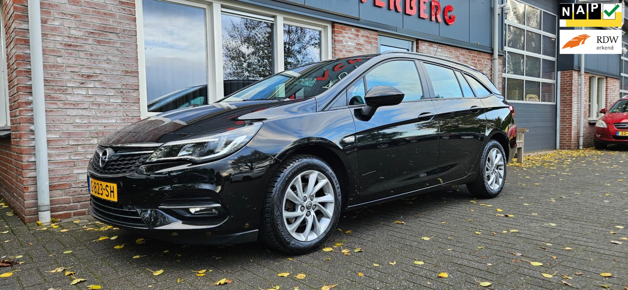 Opel Astra Sports Tourer - 1.2 Business Edition Carplay! PDC! Nette Auto! Dealer Onderhouden! - AutoWereld.nl