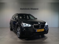 BMW X1 - Xdrive20i LED | M-Sport | Treakhaak | Head-Up display | Panormadak |