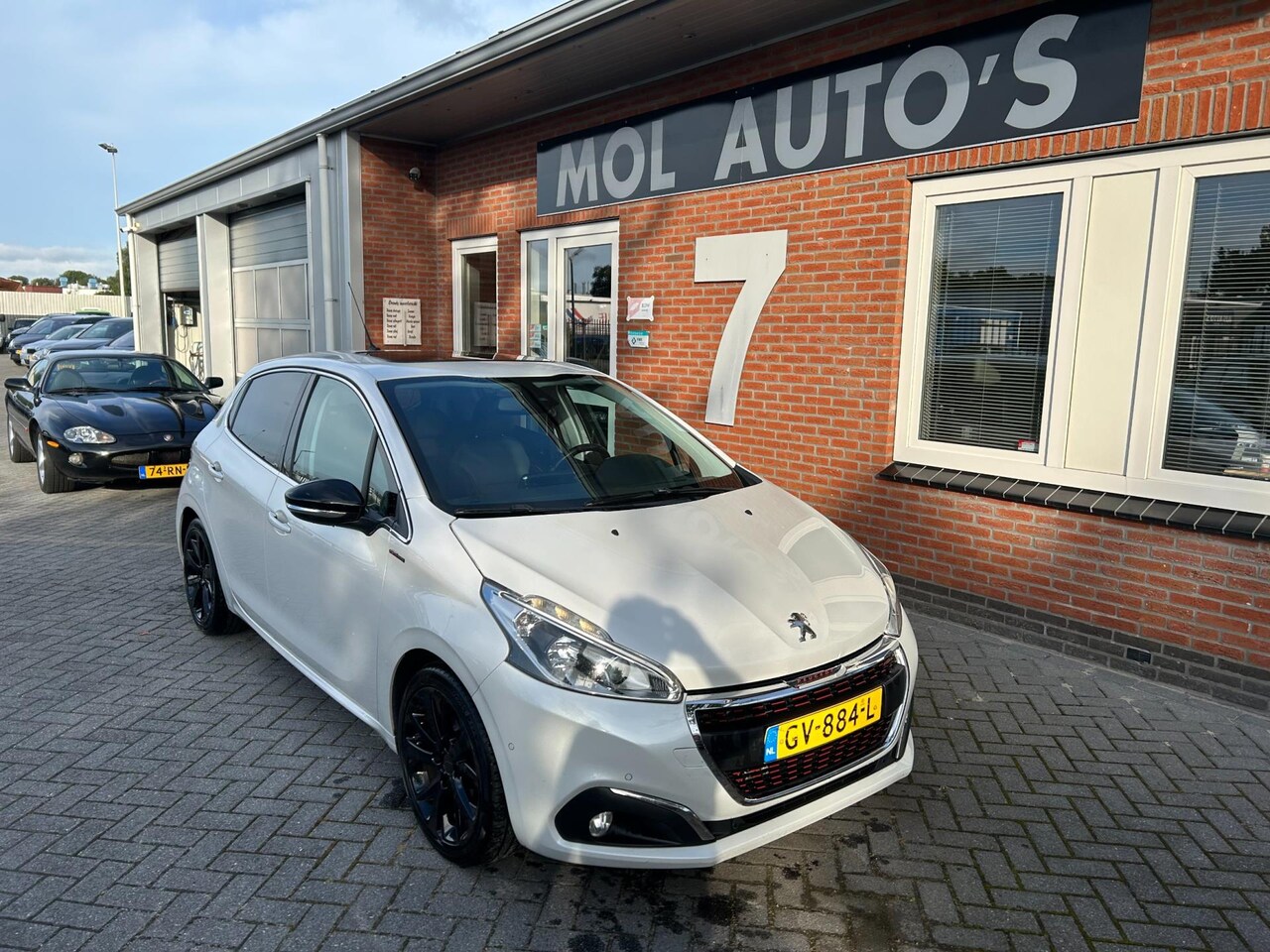 Peugeot 208 - 1.2 PureTech GT-Line 1.2 PureTech GT-line , Automaat , Panodak , Leer - AutoWereld.nl