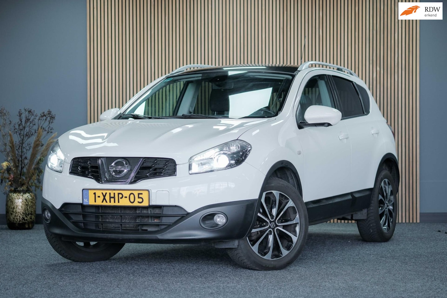 Nissan Qashqai - 1.6 Acenta | Automaat | Camera - AutoWereld.nl