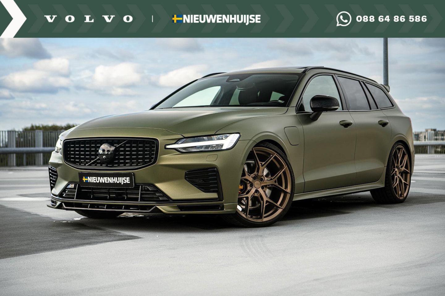 Volvo V60 - T8 455Pk Recharge AWD Ultra Dark | Absolute Edition One Off | Heico | Verde Veloce limited - AutoWereld.nl