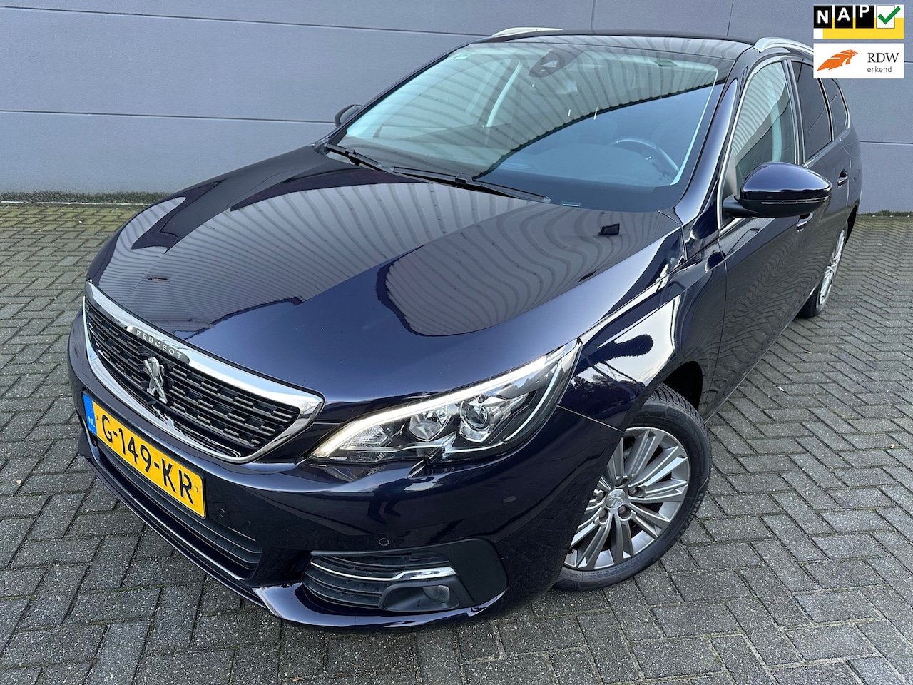 Peugeot 308 SW - 1.2 PureTech Blue Lease *CARPLY*CAMERA*CRUISE*Automaat*NAVI*NAP*APK*PANO-DAK*Regensensor - AutoWereld.nl