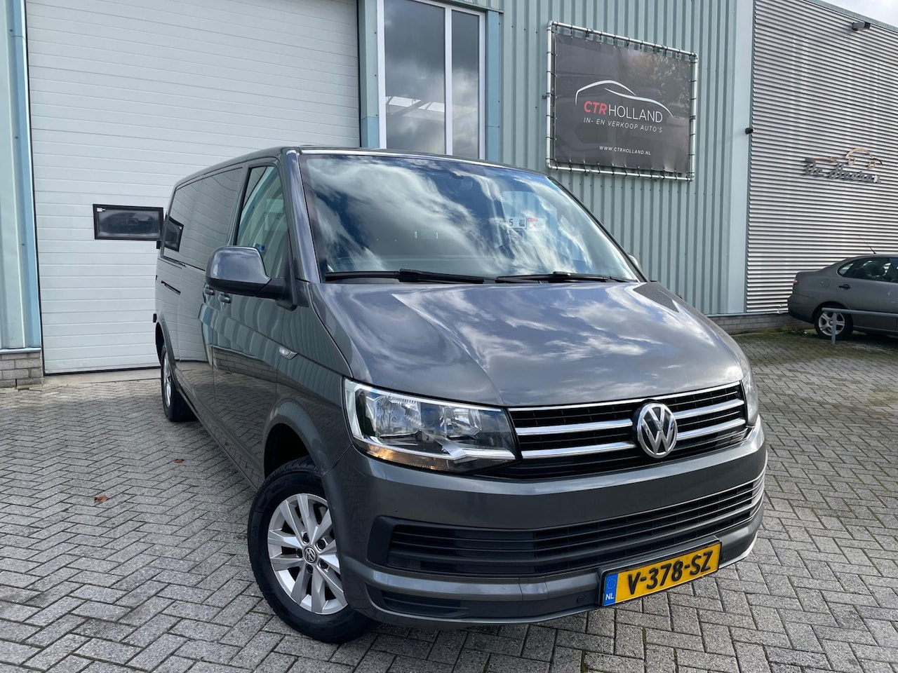 Volkswagen Transporter Caravelle - 2.0 TDI 110KW L2 DC (bj 2018) DSG/NAVI/PDC V+A! - AutoWereld.nl