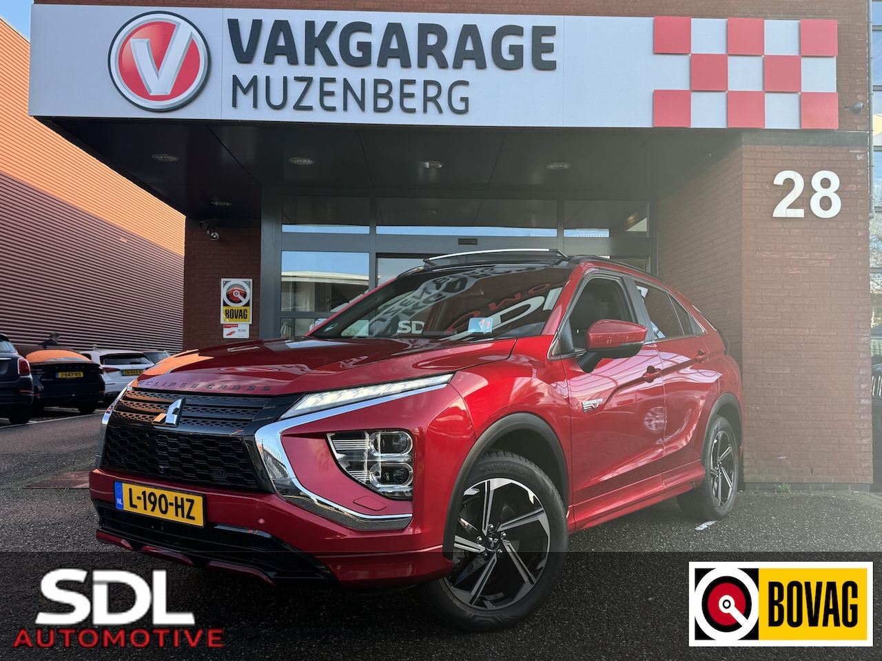 Mitsubishi Eclipse Cross - 2.4 PHEV Instyle / SCHUIF-KANTEL DAK // HUD // LEDER // DODEHOEK // ADAP. CRUISE // LED // - AutoWereld.nl