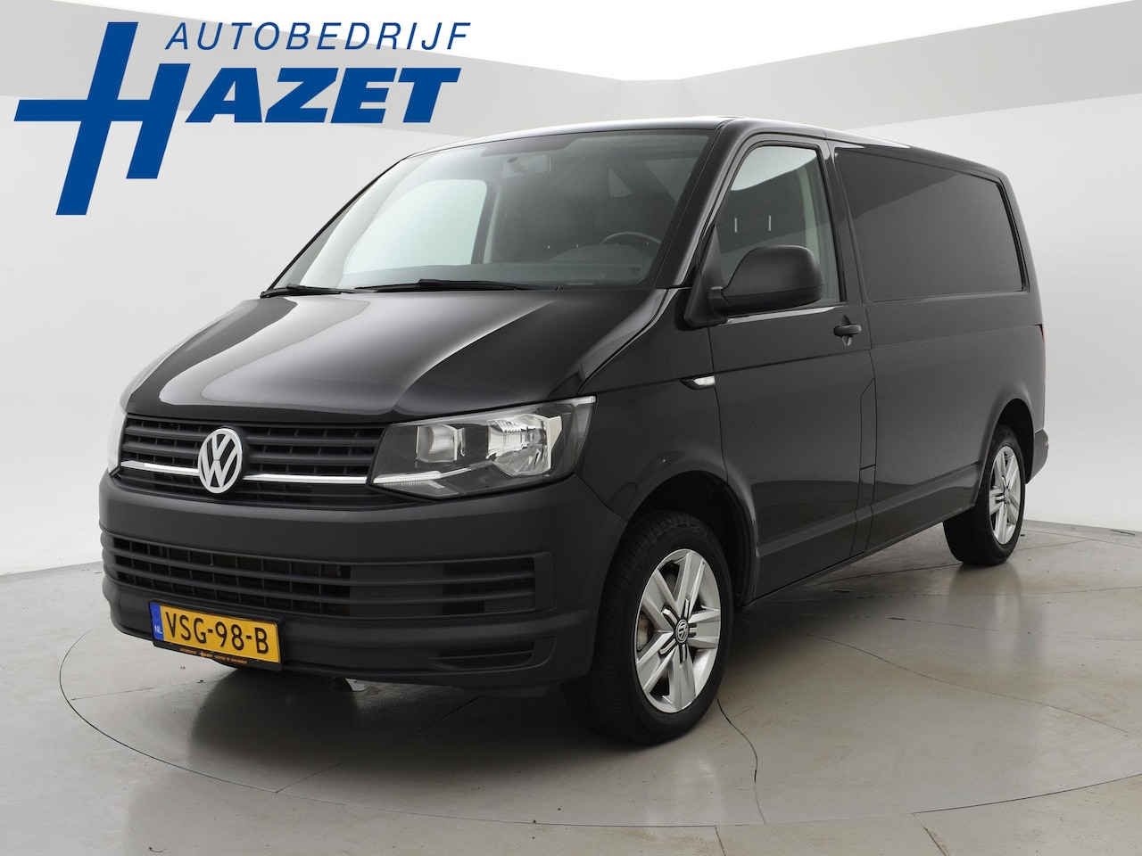 Volkswagen Transporter - 2.0 TDI 204 PK DSG + LEDER / APPLE CARPLAY / 2500 KG TREKHAAK / CAMERA / STANDKACHEL - AutoWereld.nl