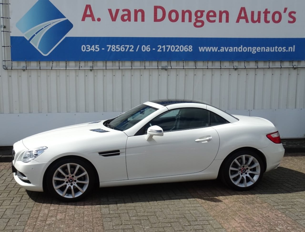 Mercedes-Benz SLK-klasse - 200 200,Navi,Camera,Leer,Pano,APK 20-8-25 - AutoWereld.nl