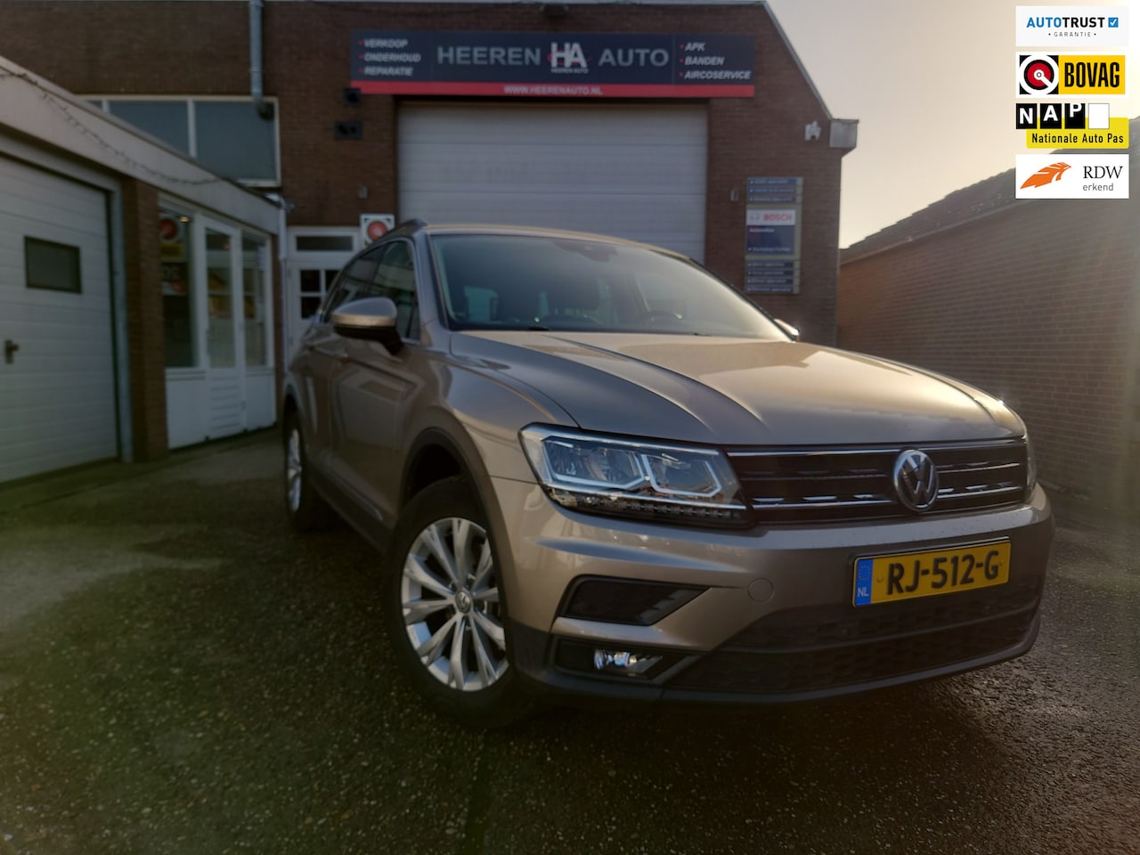 Volkswagen Tiguan - 1.4 TSI ACT Comfortline 1.4 TSI ACT Comfortline, 1e eigenaar, Automaat, Navigatie, LED, Trekhaak elektrisch - AutoWereld.nl