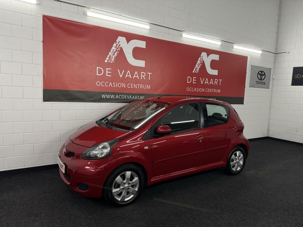 Toyota Aygo - 1.0-12V Aspiration Red - AIRCO/ELEK.RAMEN/NAP - AutoWereld.nl