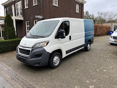 Peugeot Boxer - 330 2.0 BlueHDI L2H1 Pro