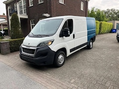 Peugeot Boxer - 330 2.0 BlueHDI L2H1 Premium