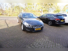 Volvo S60 - 1.6 T4 Kinetic CRUISE CLIMA NAVI