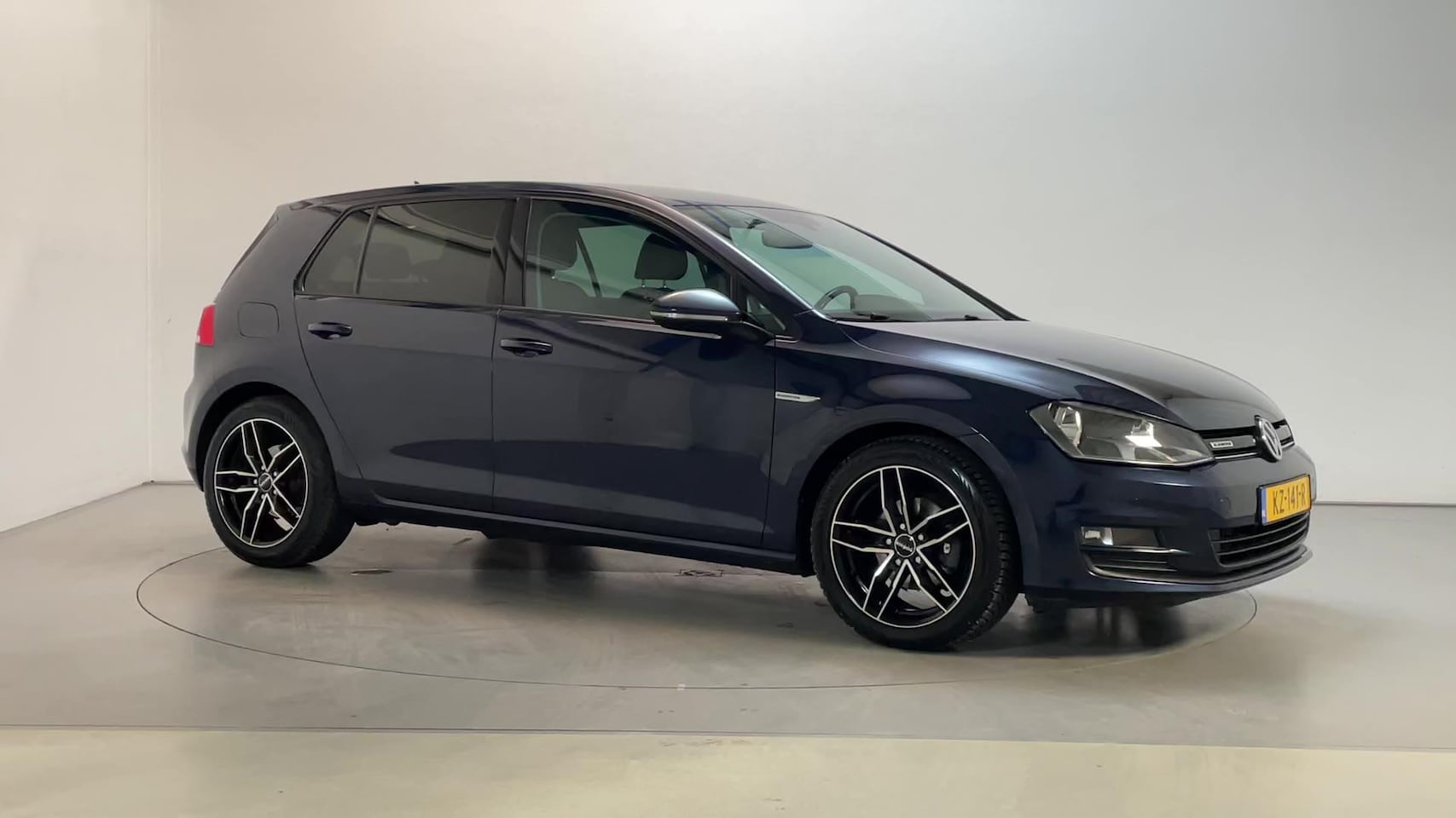 Volkswagen Golf - 1.0 TSI 116pk 6-bak Comfortline Navigatie DAB+ Parkeersensoren - AutoWereld.nl