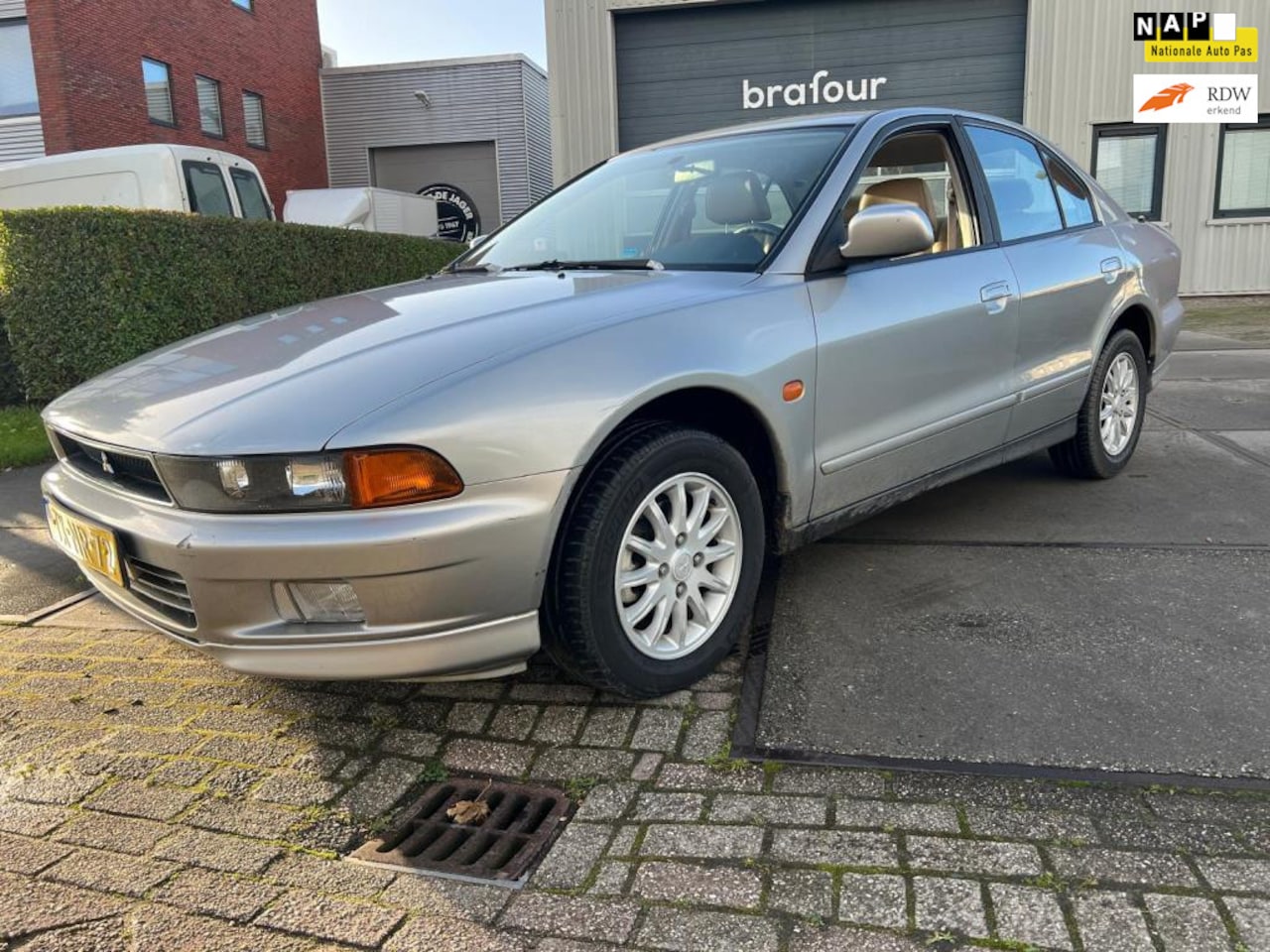 Mitsubishi Galant - 2.5 V6 Uniek auto 1 jaar apk weinig kilometers - AutoWereld.nl