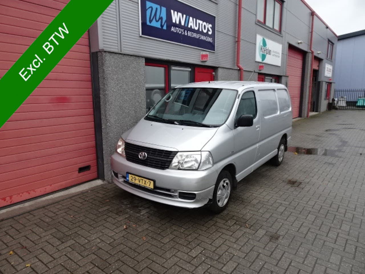 Toyota HiAce - 2.5 D-4D KWB Comfort 123991 km !!!!!!! 3 zits - AutoWereld.nl