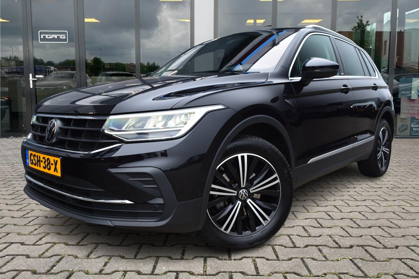 Volkswagen Tiguan - 1.5 TSI Move | ACC | Trekhaak | Camera | Fabrieksgarantie - AutoWereld.nl