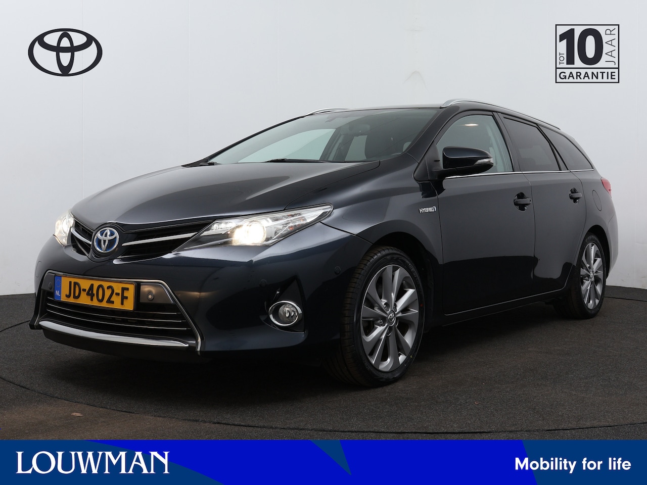 Toyota Auris Touring Sports - 1.8 Hybrid Executive Limited | Camera | LM Velgen | Cruise Control | Trekhaak | Parkeersen - AutoWereld.nl