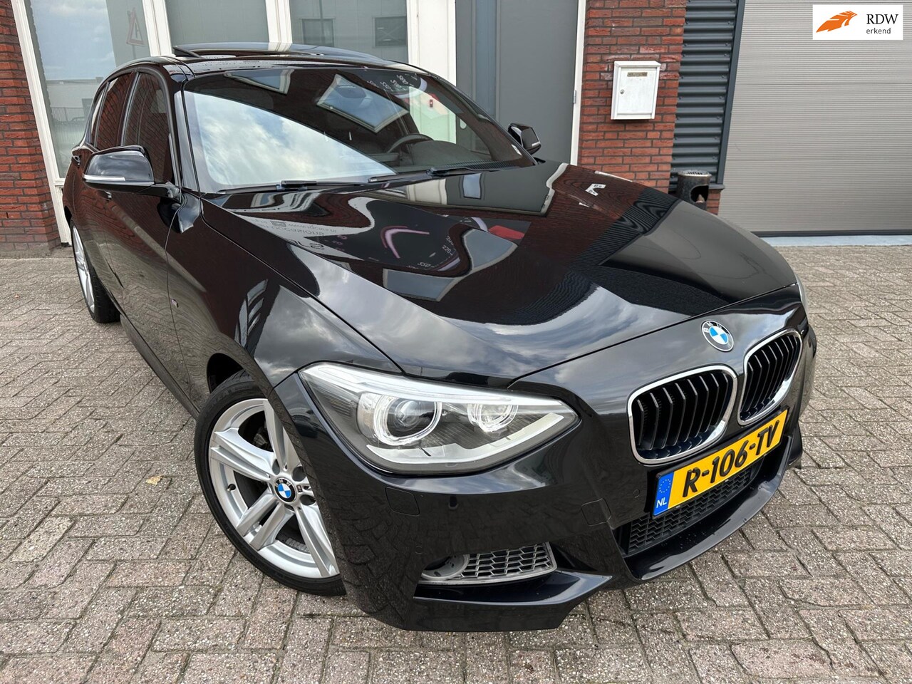 BMW 1-serie - 125i High Executive M-Sport / Pano / Leder / Navi / Nw Ketting - AutoWereld.nl