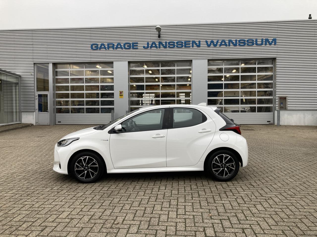 Toyota Yaris - 1.5 HYBRIDE DYNAMIC - AutoWereld.nl