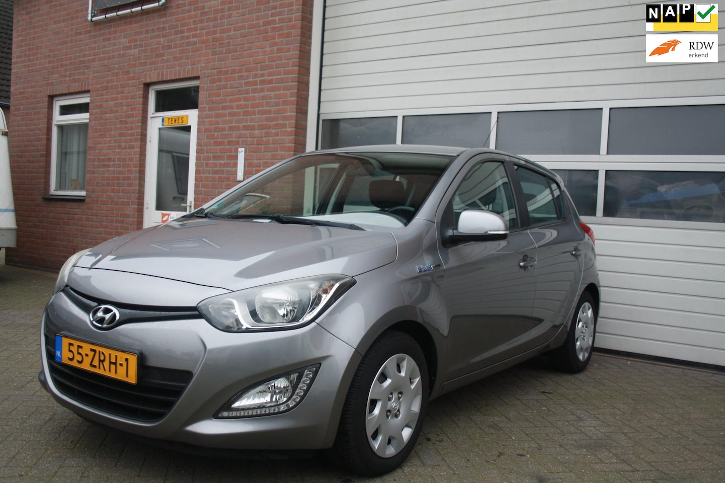 Hyundai i20 - 1.2i i-Motion.airco.electr.ramen.lm.wielen trekhaak.v.1e eigenaar. - AutoWereld.nl