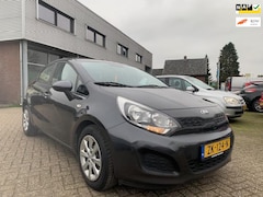 Kia Rio - 1.2 CVVT ComfortLine 2014 € 6250.- Airco 1 Jr. Apk