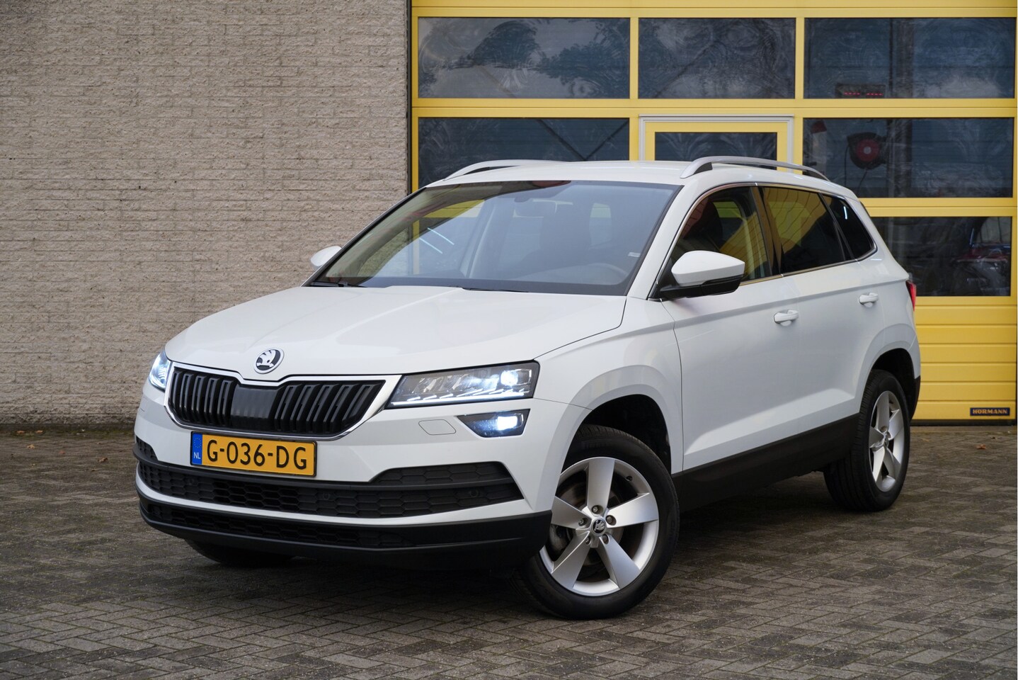 Skoda Karoq - 1.0 TSI Style Business Edition BJ2019 Lmv 17" | Led | Pdc | Navi | Keyless entry | App-Con - AutoWereld.nl