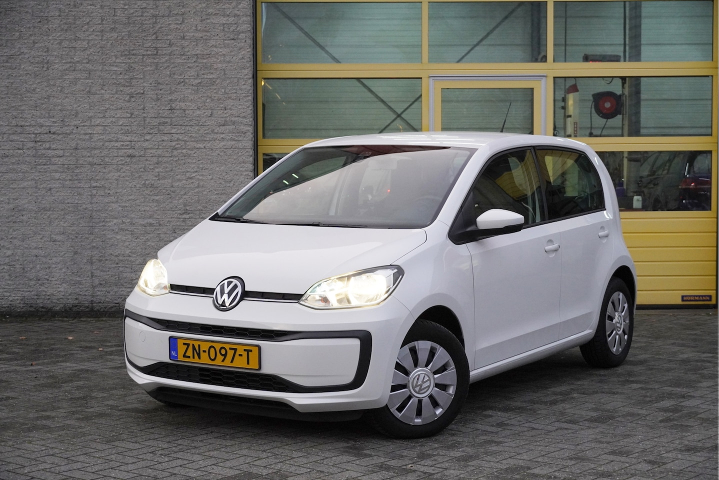 Volkswagen Up! - 1.0 BMT 5drs Move Up! BJ2019 Led | Audio | Airco | Stuurbekrachtiging | Getint glas - AutoWereld.nl