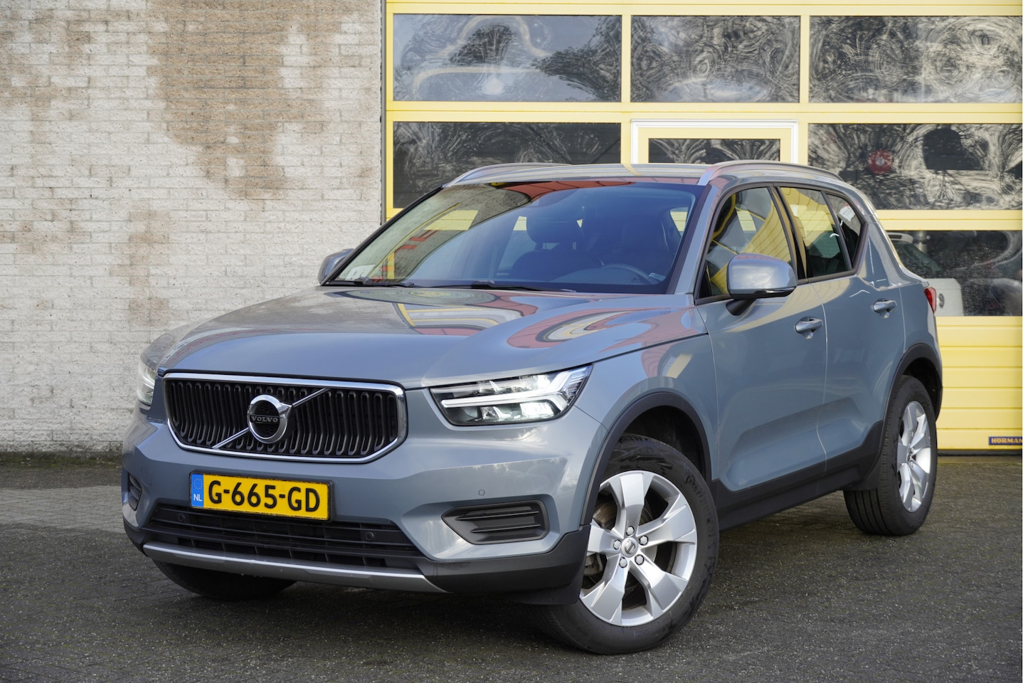 Volvo XC40 - 1.5 T3 164PK! Automaat Momentum Pro BJ2019 Lmv 18" | Led V+A | Pdc | Elek. achterklep | El - AutoWereld.nl