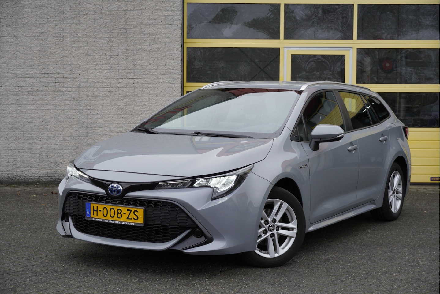 Toyota Corolla Touring Sports - 1.8 Hybrid Automaat! Business BJ2020 Lmv 16" | Led | Achteruitrijcamera | Climate control - AutoWereld.nl