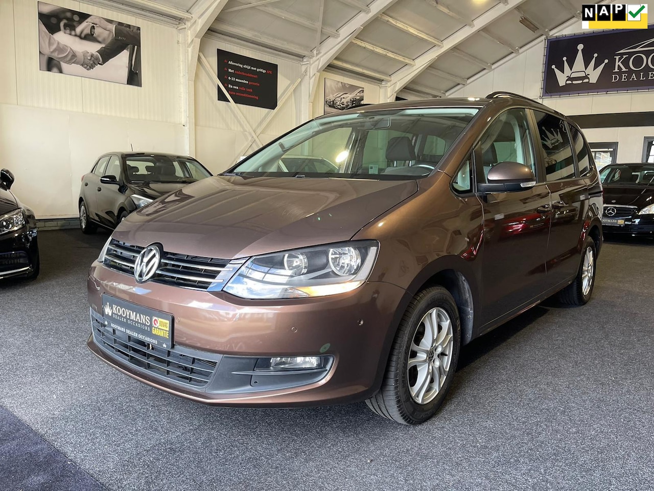 Volkswagen Sharan - 1.4 TSI Trendline Navigatie-Camera Cruise Climate Control Parkeersensoren LM-Velgen - AutoWereld.nl