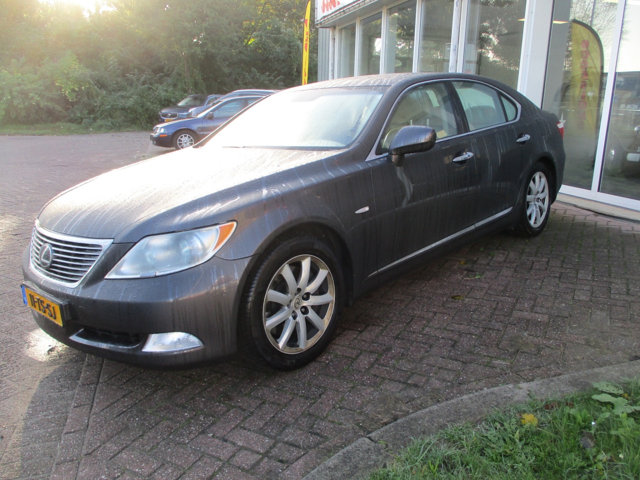 Lexus LS 460 - President - AutoWereld.nl