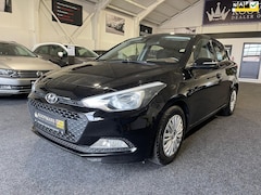 Hyundai i20 - 1.1 CRDi Essence Cruise Climate Control Navigatie Camera Parkeersensoren