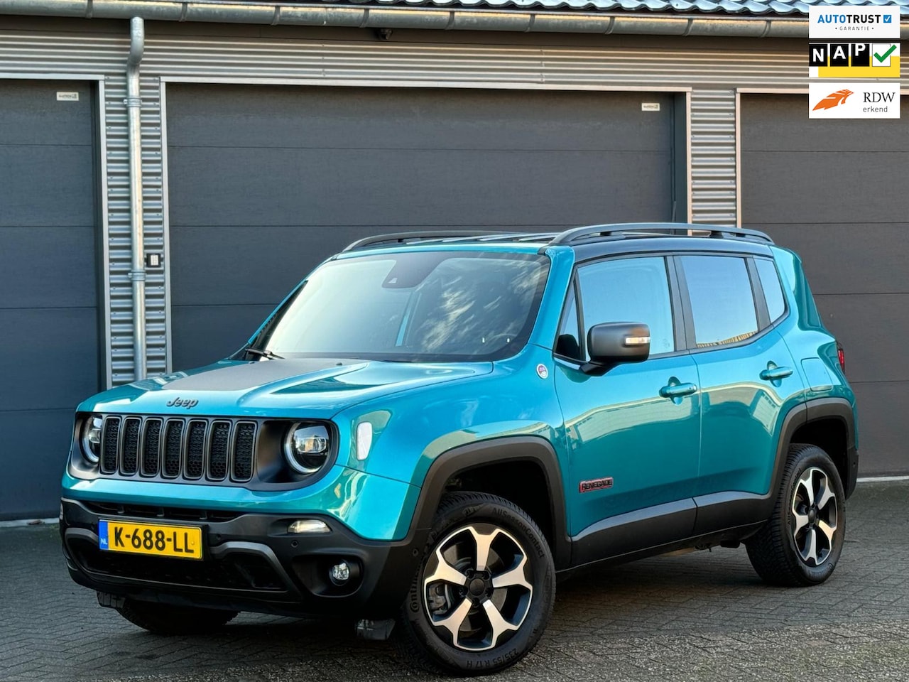 Jeep Renegade - 4xe 240 Plug-in Hybrid Electric Trailhawk 4xe 240 Plug-in Hybrid Electric Trailhawk, LEDER, nieuwprijs€ 49000,-, 1 e eigenaar, nl au - AutoWereld.nl