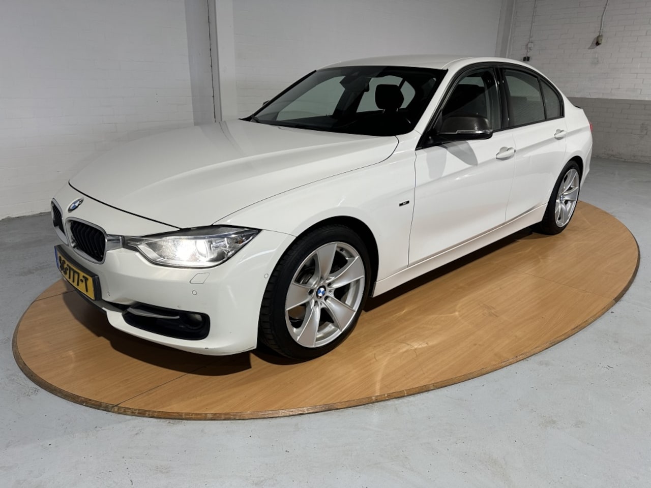 BMW 3-serie - 328i High Executive | Head Up | Navi | Leer - AutoWereld.nl