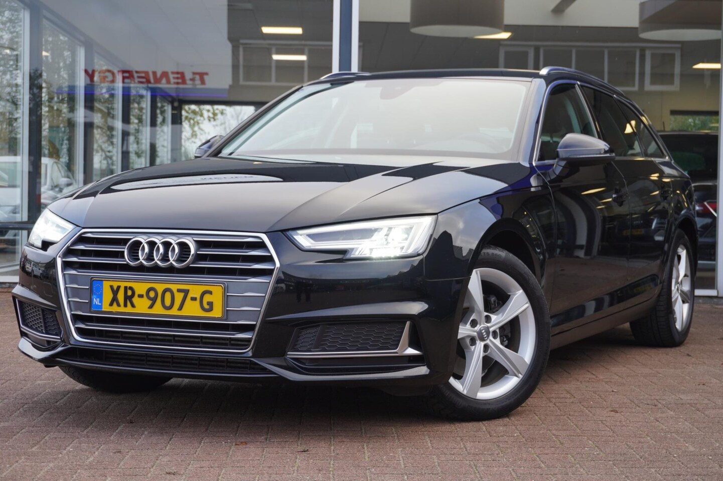 Audi A4 Avant - 35 TFSI Sport Lease Edition | Automaat | Navigatie | Elek.pakket | Airco | Trekhaak | Vol - AutoWereld.nl