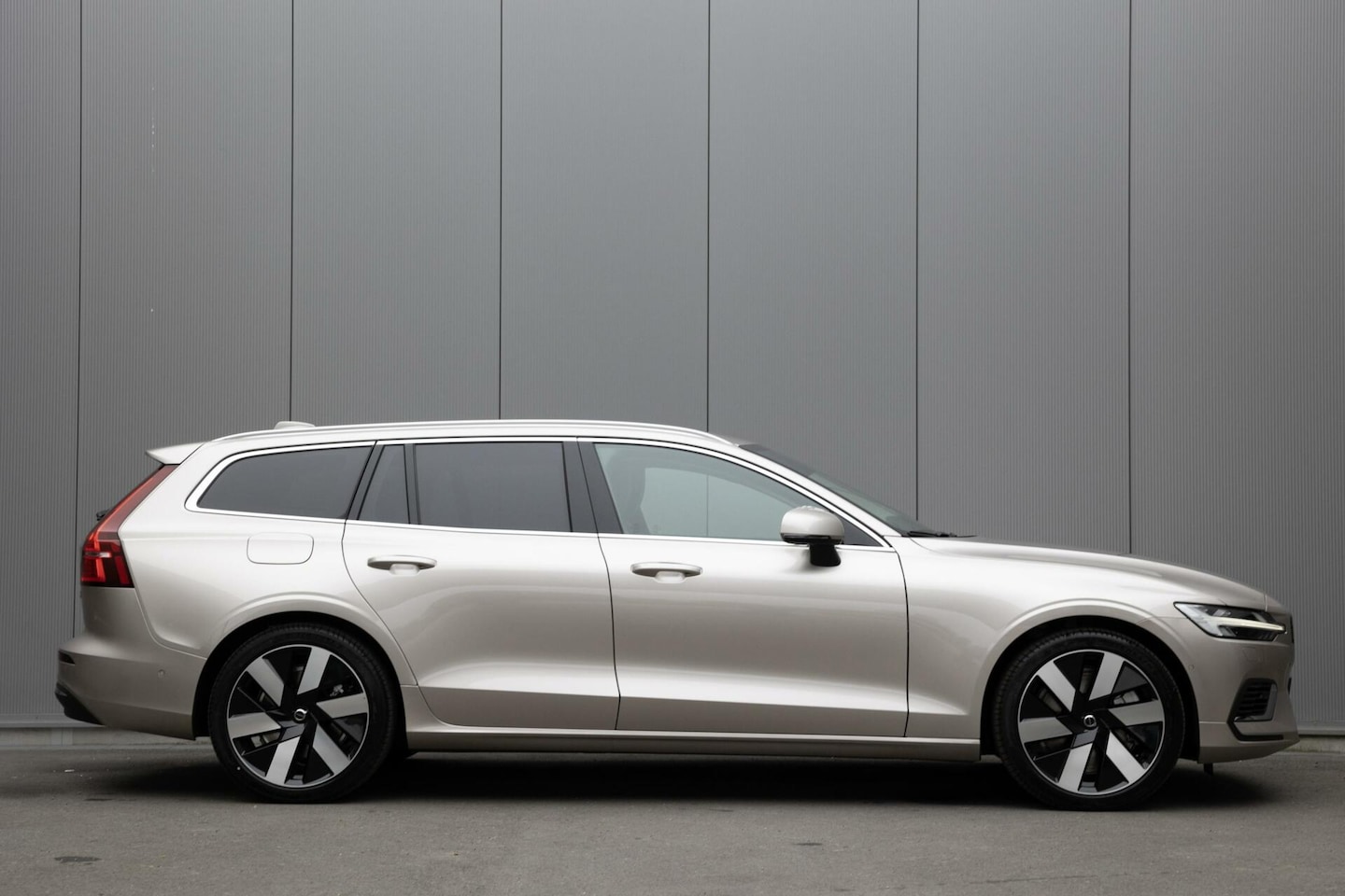 Volvo V60 - 2.0 T6 Recharge AWD Ultra Bright MY 2025 FULL OPTION - AutoWereld.nl