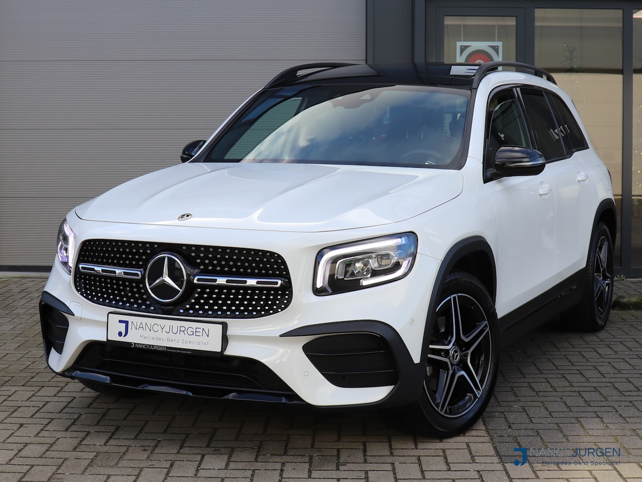 Mercedes-Benz GLB - 200 AMG | 7G Aut | Ambiente | Aut. Airco | Business | LED | MBUX | Night Pakket | Elektr. - AutoWereld.nl