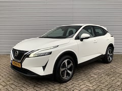 Nissan Qashqai - 1.3 MHEV Acenta Navigatie | Stoel/Stuur verwarming | 360 Camera | Draadloos laden | AppleC