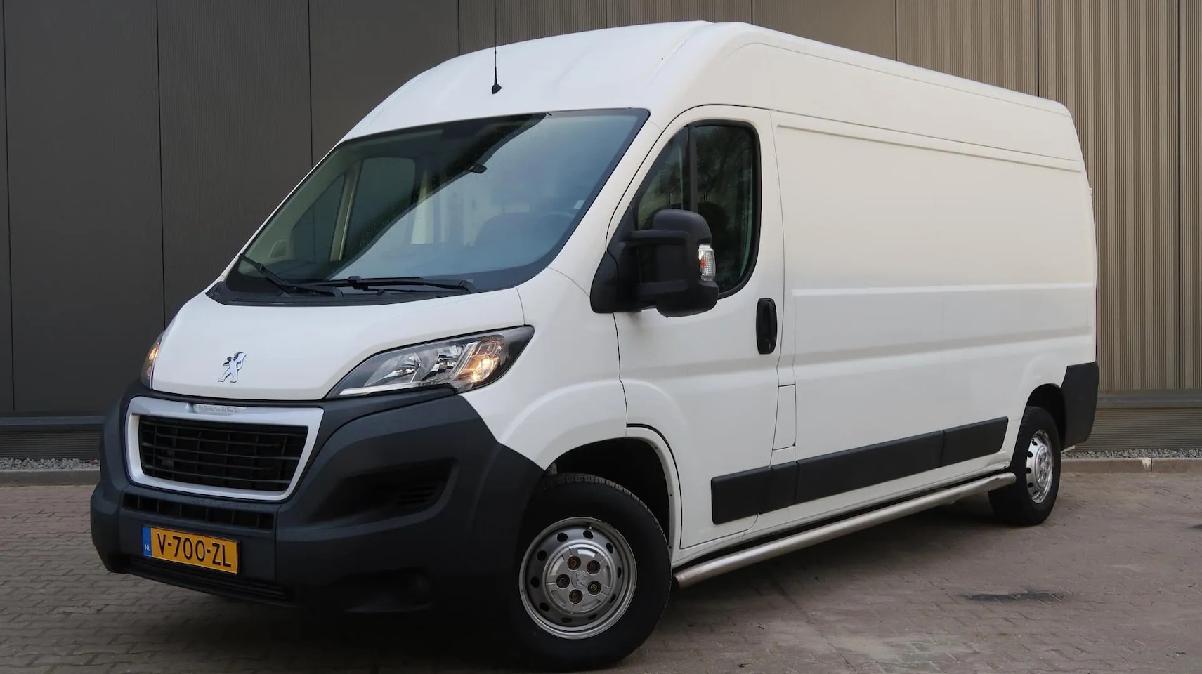 Peugeot Boxer - 333 2.0 BlueHDI L3H2 Premium 333 2.0 BlueHDI L3H2 Premium - AutoWereld.nl