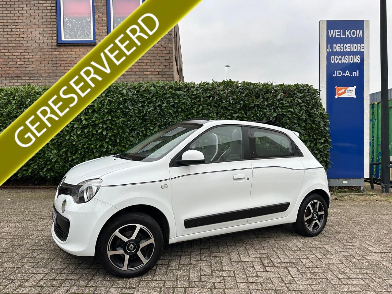 Renault Twingo - 1.0 SCe Airco, Cruise C, Elec. Panoramadak, Pdc!!!! - AutoWereld.nl