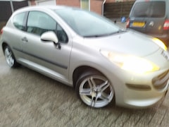 Peugeot 207 - 1.4 HDI XR